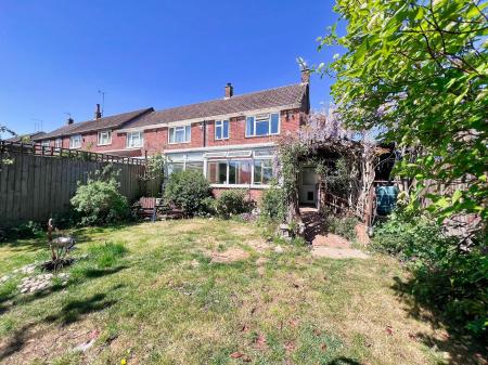 3 bedroom End of terrace house for sale in Doris Road, Kettering, NN16
