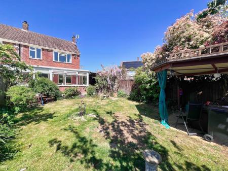 3 bedroom End of terrace house for sale in Doris Road, Kettering, NN16