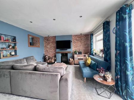 3 bedroom End of terrace house for sale in Doris Road, Kettering, NN16