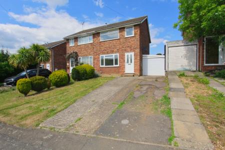 3 bedroom Semi-detached house for sale in Bishops Drive, Kettering, NN15