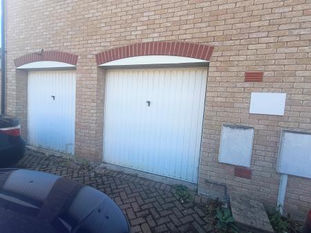2 bedroom Flat to let in Chequers Close, Oakley Vale, Corby, NN18