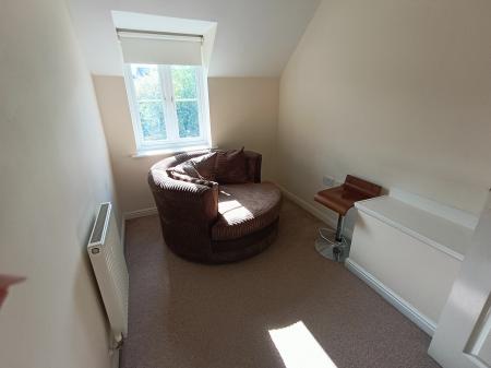 2 bedroom Flat to let in Chequers Close, Oakley Vale, Corby, NN18