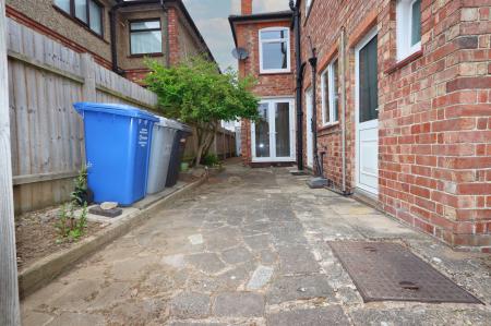 3 bedroom Semi-detached house for sale in Neale Avenue, Kettering, NN16