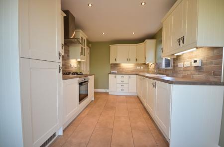 4 bedroom Detached house to let in Newmarket Close, Oakley Vale, Corby, NN18