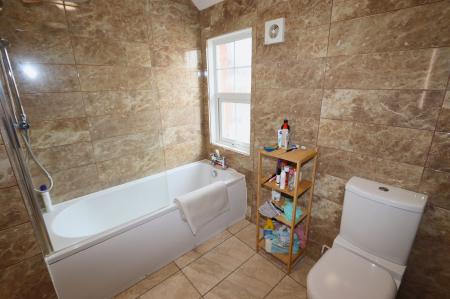 4 bedroom Semi-detached house for sale in Huntingdon Road, Thrapston, NN14