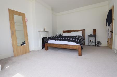 4 bedroom Semi-detached house for sale in Huntingdon Road, Thrapston, NN14
