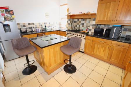 4 bedroom Semi-detached house for sale in Huntingdon Road, Thrapston, NN14