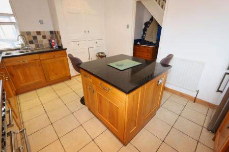 4 bedroom Semi-detached house for sale in Huntingdon Road, Thrapston, NN14