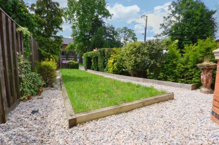 4 bedroom Semi-detached house for sale in Huntingdon Road, Thrapston, NN14