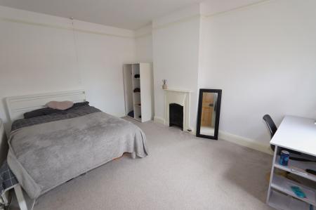 4 bedroom Semi-detached house for sale in Huntingdon Road, Thrapston, NN14