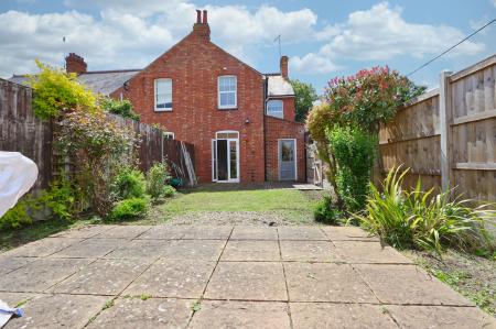 4 bedroom Semi-detached house for sale in Huntingdon Road, Thrapston, NN14