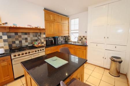 4 bedroom Semi-detached house for sale in Huntingdon Road, Thrapston, NN14