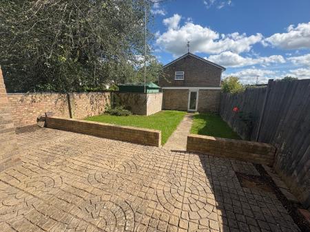 3 bedroom Terraced House to let in Tavern Walk, Corby, NN18