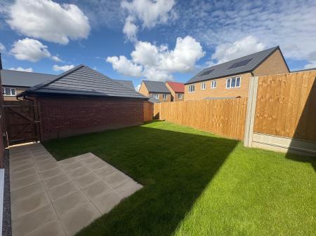 4 bedroom Detached house to let in Celandine Gardens, Corby, NN17