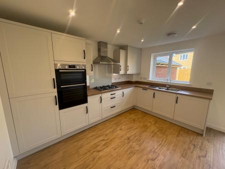 4 bedroom Detached house to let in Celandine Gardens, Corby, NN17