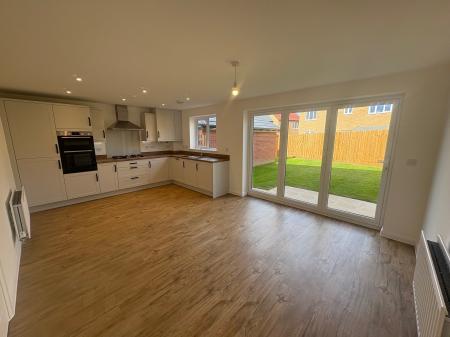 4 bedroom Detached house to let in Celandine Gardens, Corby, NN17