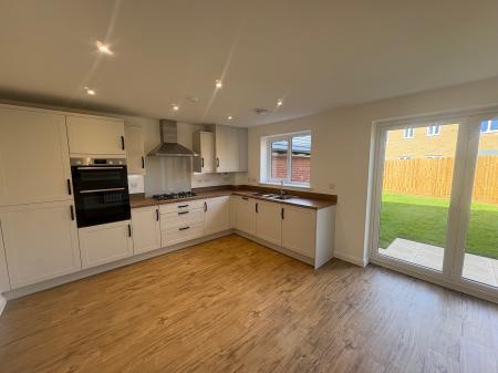 4 bedroom Detached house to let in Celandine Gardens, Corby, NN17