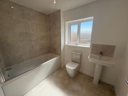 4 bedroom Detached house to let in Celandine Gardens, Corby, NN17