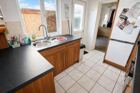 2 bedroom End of terrace house for sale in Cornwall Road, Kettering, NN16