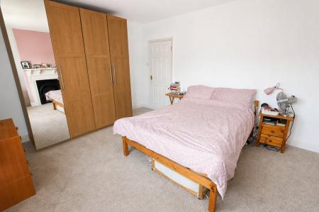 2 bedroom End of terrace house for sale in Cornwall Road, Kettering, NN16