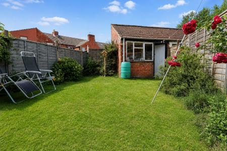 2 bedroom End of terrace house for sale in Cornwall Road, Kettering, NN16