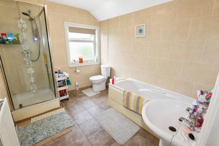 2 bedroom End of terrace house for sale in Cornwall Road, Kettering, NN16