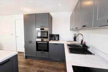2 bedroom Flat for sale in The Avenue, Priors Hall, Corby, NN17