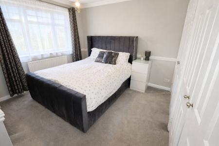 6 bedroom Detached house for sale in Oakley Road, Corby, NN18
