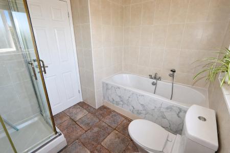 6 bedroom Detached house for sale in Oakley Road, Corby, NN18