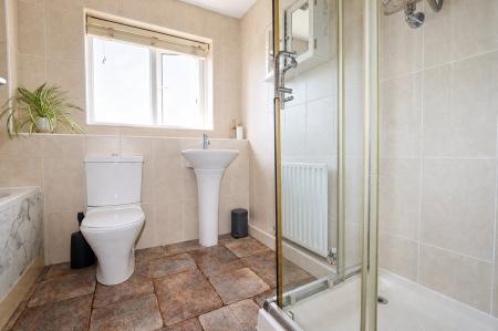 6 bedroom Detached house for sale in Oakley Road, Corby, NN18