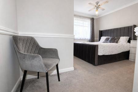 6 bedroom Detached house for sale in Oakley Road, Corby, NN18