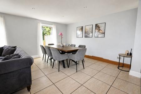 6 bedroom Detached house for sale in Oakley Road, Corby, NN18