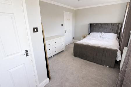 6 bedroom Detached house for sale in Oakley Road, Corby, NN18