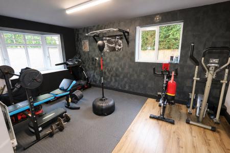 6 bedroom Detached house for sale in Oakley Road, Corby, NN18