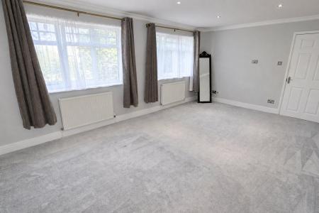 6 bedroom Detached house for sale in Oakley Road, Corby, NN18