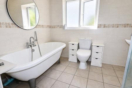 6 bedroom Detached house for sale in Oakley Road, Corby, NN18