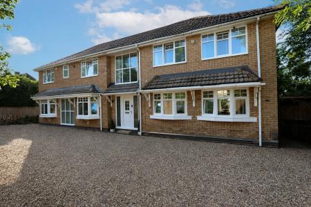 6 bedroom Detached house for sale in Oakley Road, Corby, NN18