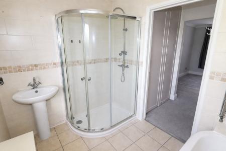 6 bedroom Detached house for sale in Oakley Road, Corby, NN18