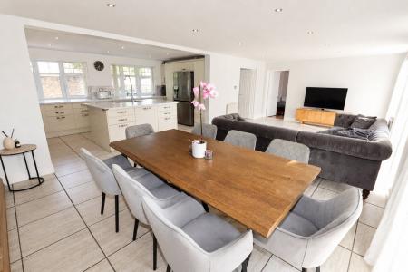 6 bedroom Detached house for sale in Oakley Road, Corby, NN18