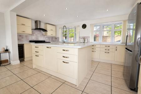 6 bedroom Detached house for sale in Oakley Road, Corby, NN18