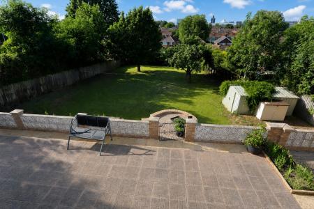 6 bedroom Detached house for sale in Oakley Road, Corby, NN18