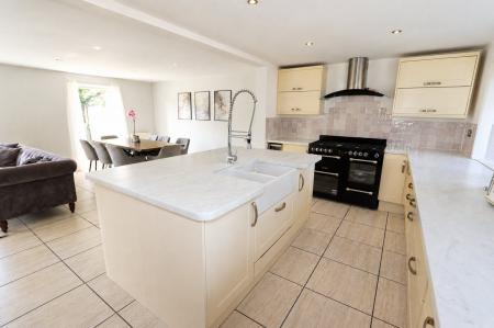 6 bedroom Detached house for sale in Oakley Road, Corby, NN18