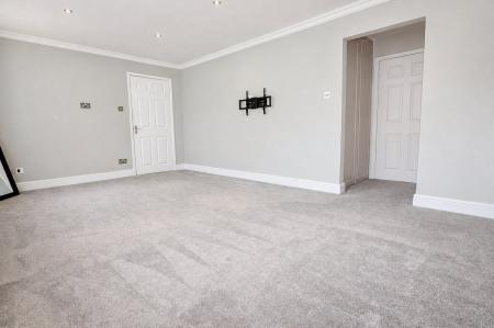6 bedroom Detached house for sale in Oakley Road, Corby, NN18
