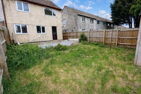 3 bedroom Terraced House for sale in Holmfirth Walk, Corby, NN18