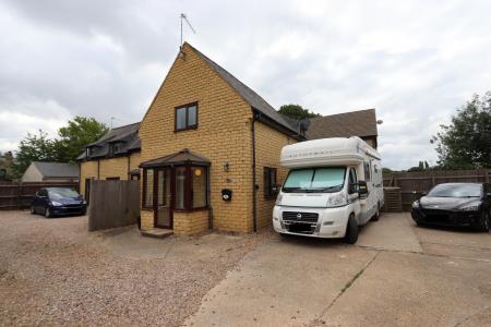 Chapel Road, Weldon, NN17