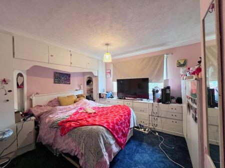 3 bedroom End of terrace house for sale in Taunton Avenue, Corby, NN18