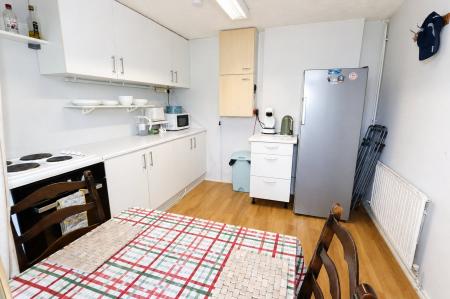 4 bedroom Terraced House for sale in Croyde Avenue, Corby, NN18