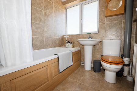 4 bedroom Terraced House for sale in Croyde Avenue, Corby, NN18
