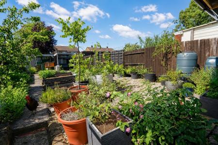 4 bedroom Terraced House for sale in Croyde Avenue, Corby, NN18