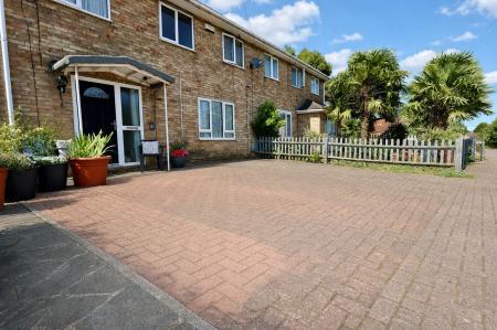 4 bedroom Terraced House for sale in Croyde Avenue, Corby, NN18